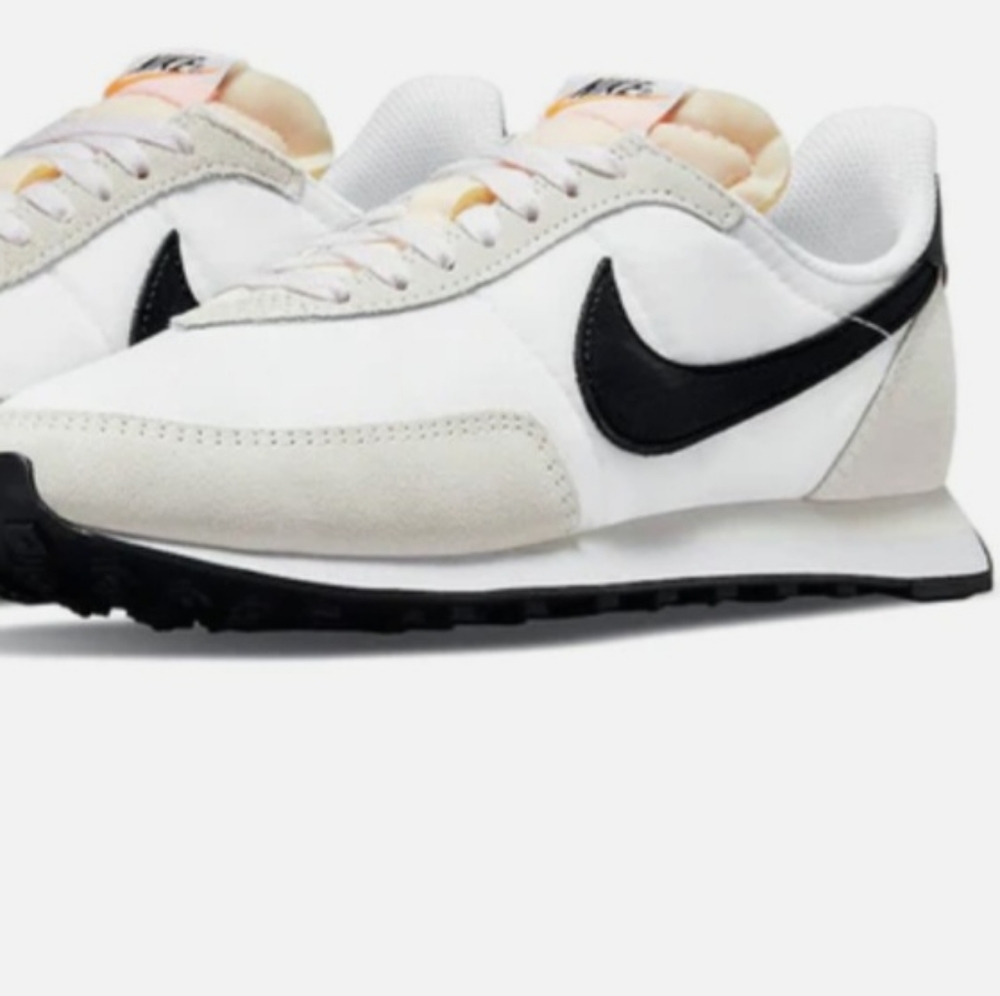 Brand New size 5 Nike Waffle Trainer 2